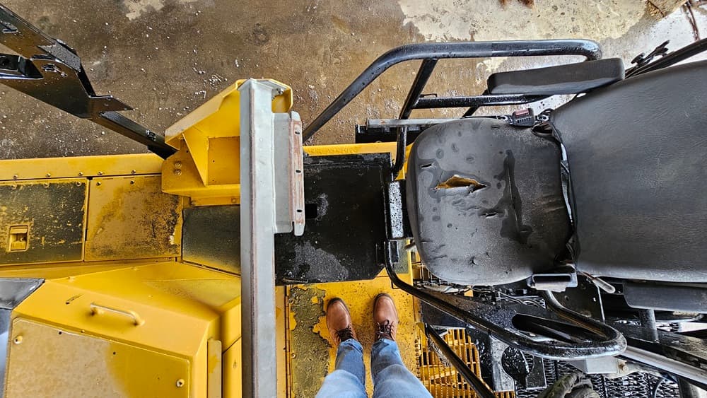 Caterpillar AP655D Wheel Asphalt Paver Truck - 2013, Used, Good Condition - Image 11
