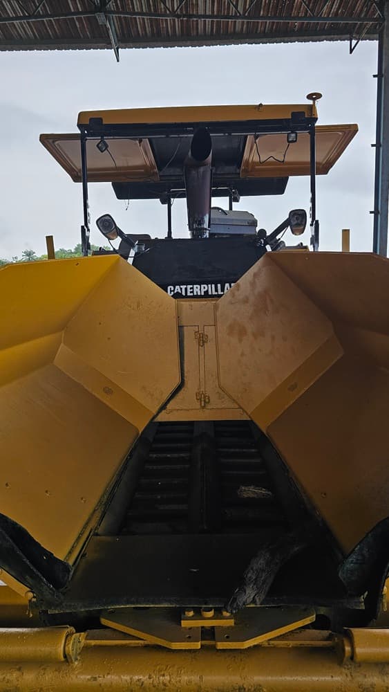 Caterpillar AP655D Wheel Asphalt Paver Truck - 2013, Used, Good Condition - Image 10