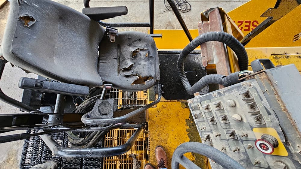 Caterpillar AP655D Wheel Asphalt Paver Truck - 2013, Used, Good Condition - Image 5