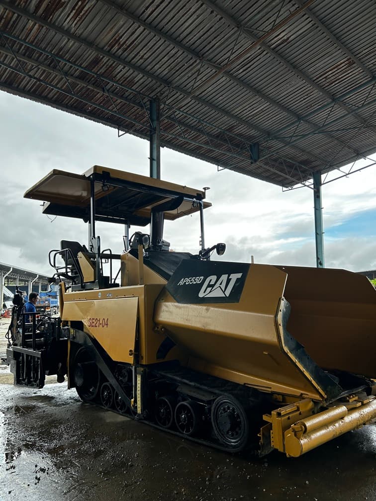 Caterpillar AP655D Wheel Asphalt Paver Truck - 2013, Used, Good Condition - Image 4