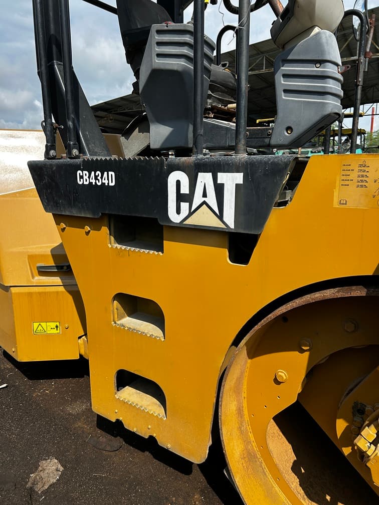 Caterpillar CB434D Roller Compactor for Sale – Used, 2011, Good Condition - Image 4