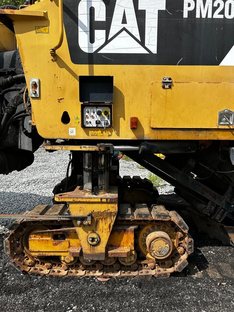 Caterpillar PM200 Cold Planer – 2013 Used Machine in Good Condition - Image 3