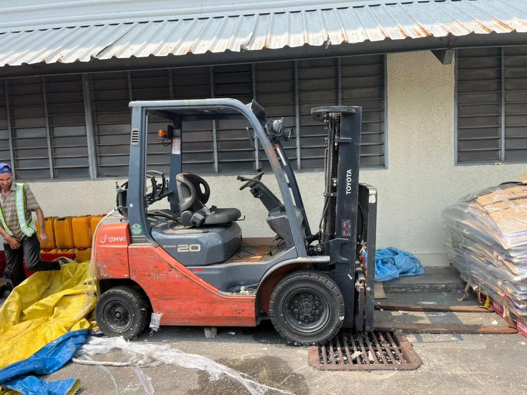 Toyota | Forklift | 32-8FG20 | 2018 | Used -- Hydraulic Leaking, Overheat, Cannot Start - Image 5