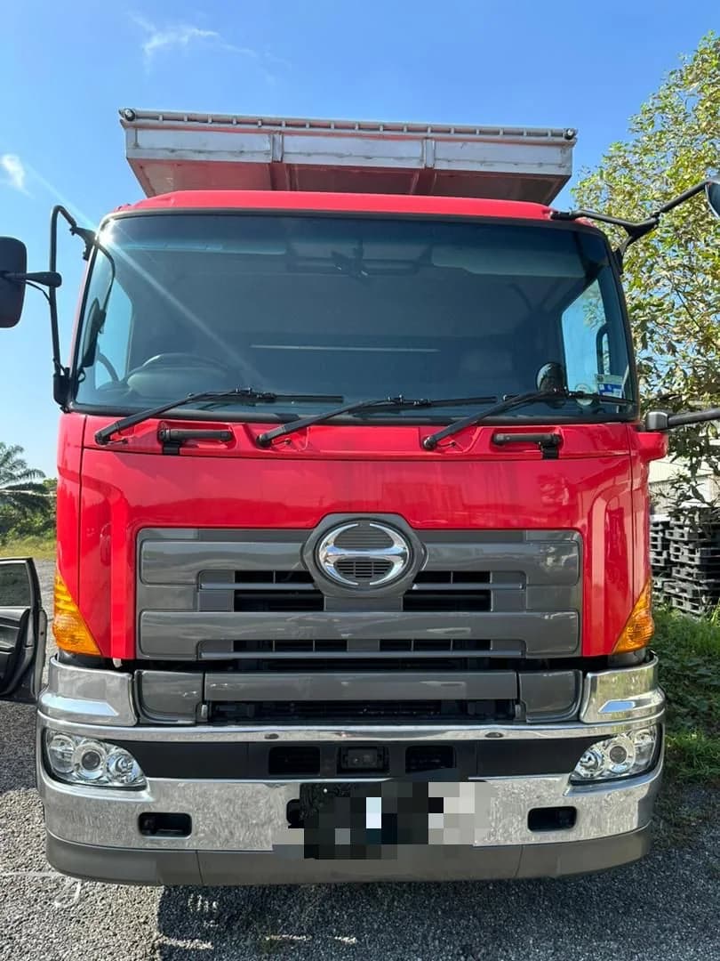Hino Chicken Lorry | Used Commercial Truck - Image 2