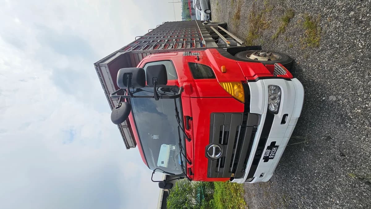 Hino Chicken Lorry | Used Commercial Truck - Image 6