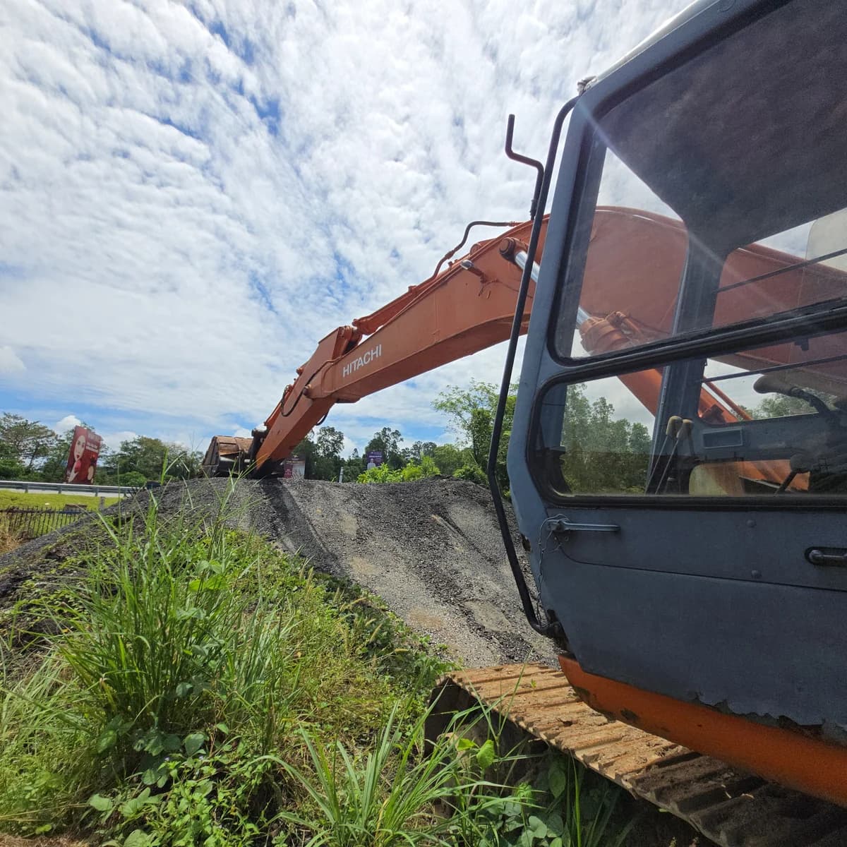 HITACHI | Excavator | EX200 | 2016 | Unregistered -- No Documents - Image 4