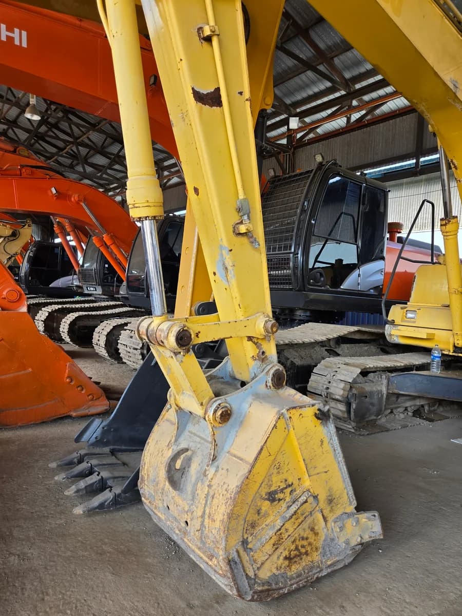 Komatsu | Excavator | PC200-8 | Used | Unregistered Singapore - Image 3