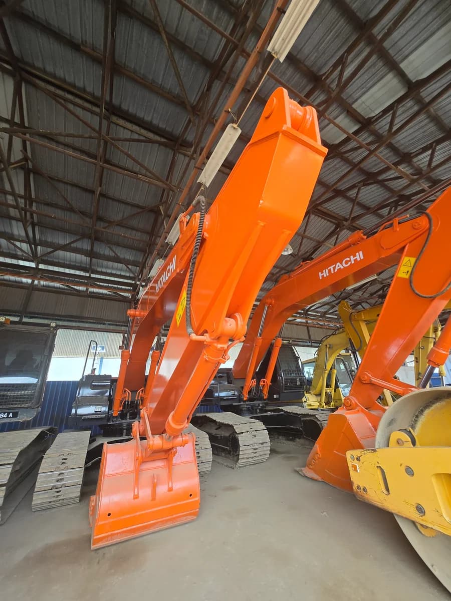 Hitachi | Excavator | ZX200-5G | 2018 | Used | WC 4194 A - Image 6