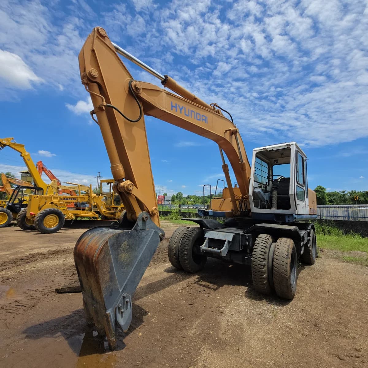 Hyundai Robex | R130W | 1993 | Used | B13 - Image 1