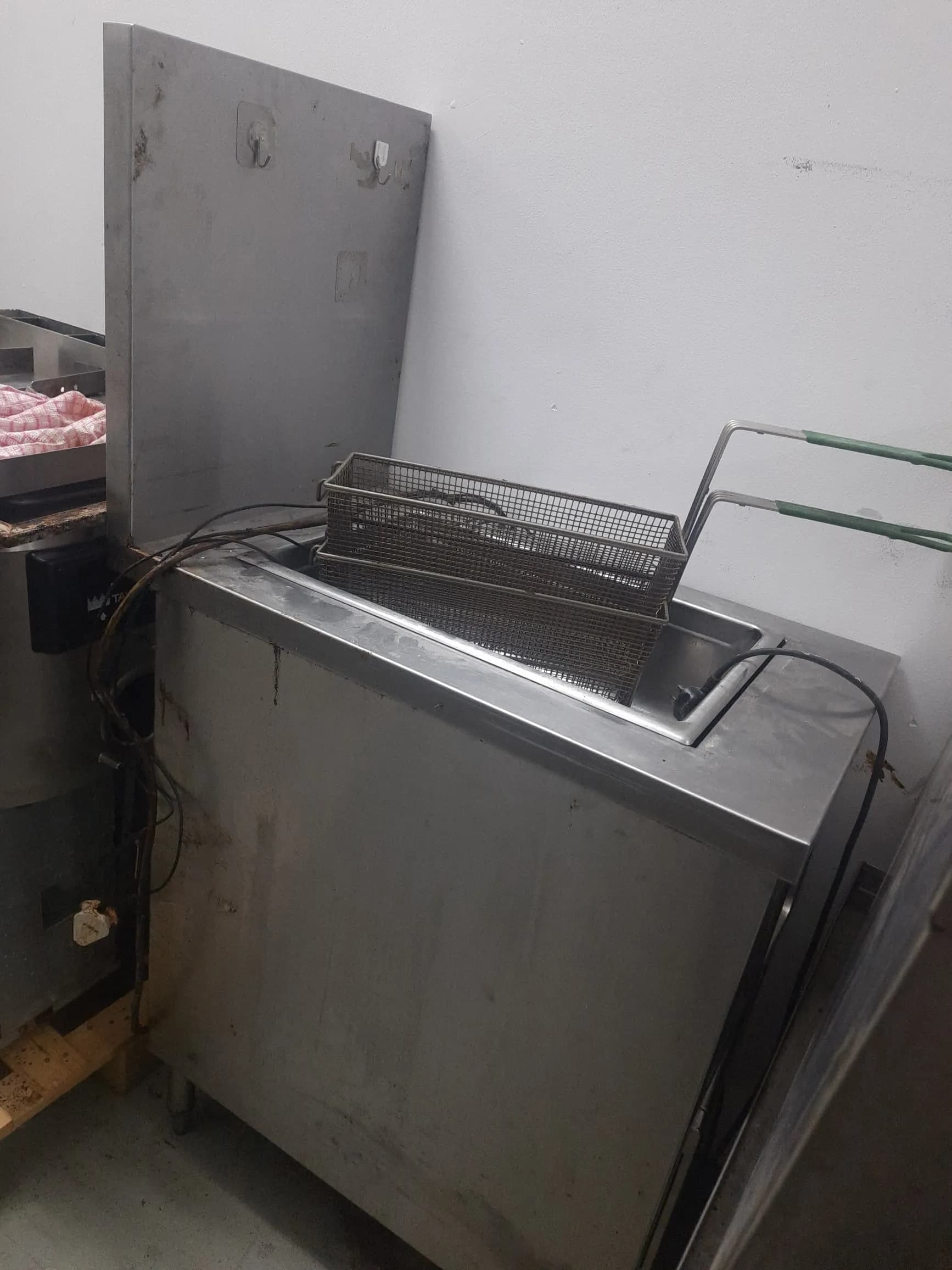 Kitchen Equipment Stainless Steel & Metal | 7-8 years Used | Lock, Stock, and Barrel Sale | Working & Need Repairs - Image 2