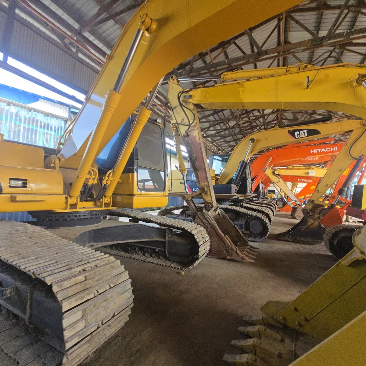 Komatsu | Excavator | PC200-8 | Used | Unregistered Singapore - Image 4