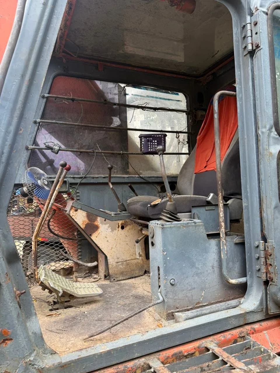 HITACHI | Excavator | UH083 | 1984 | 1999 | Used - Image 4