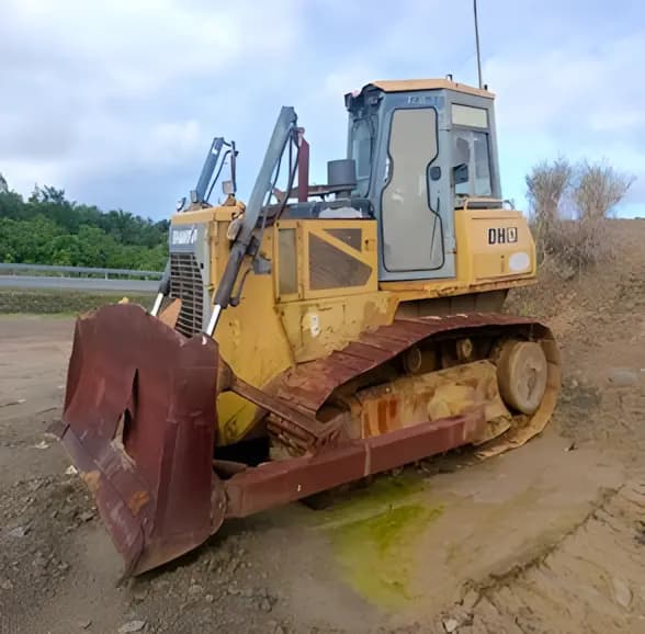 Shantui DH17 Hydraulic Bulldozer – High Performance Earthmoving Equipment | BD68 - Image 1