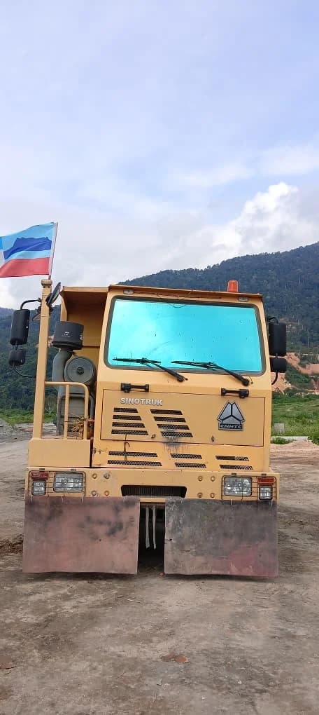 Sinotruck | Dump Truck | ZZ325 | 2017 | Used | AM119 - Image 5