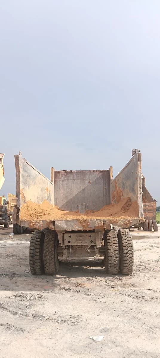 Sinotruck | Dump Truck | ZZ325 | 2017 | Used | AM117 - Image 2
