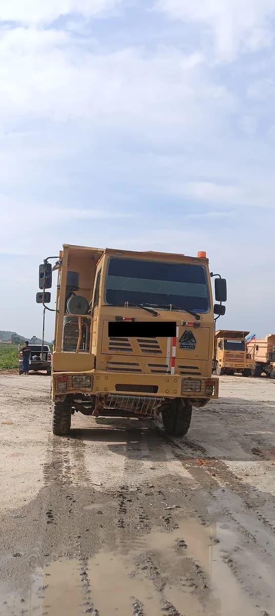 Sinotruck | Dump Truck | ZZ325 | 2017 | Used | AM117 - Image 5