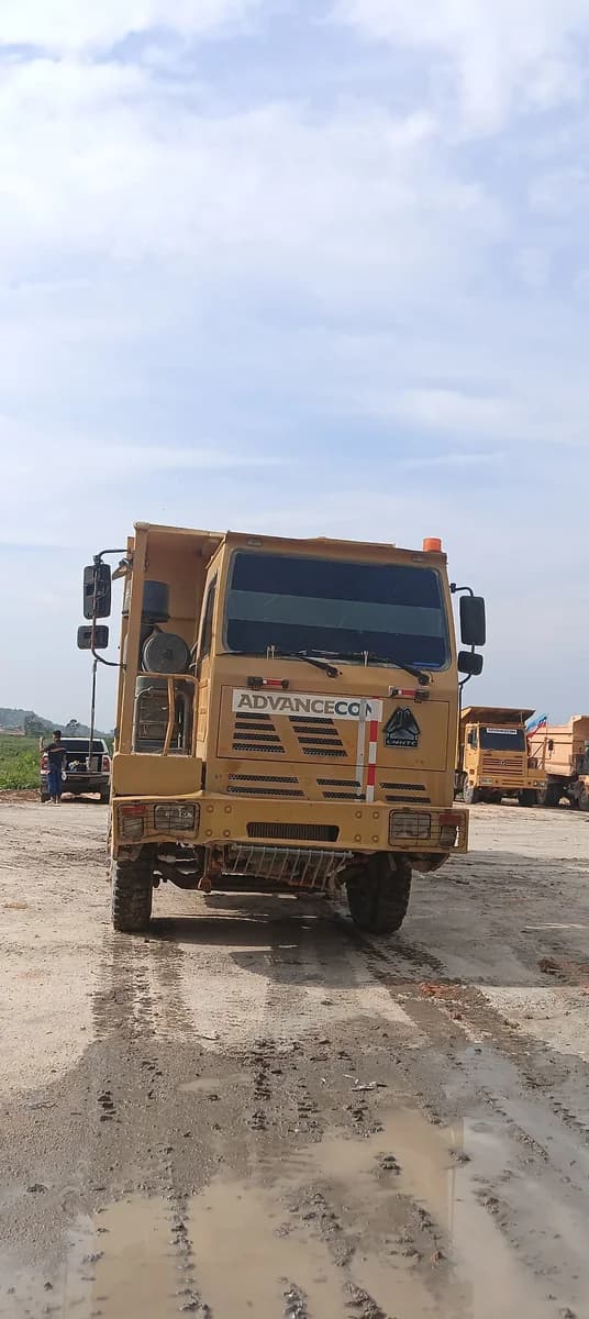 Sinotruck | Dump Truck | ZZ325 | 2017 | Used | AM117 - Image 6