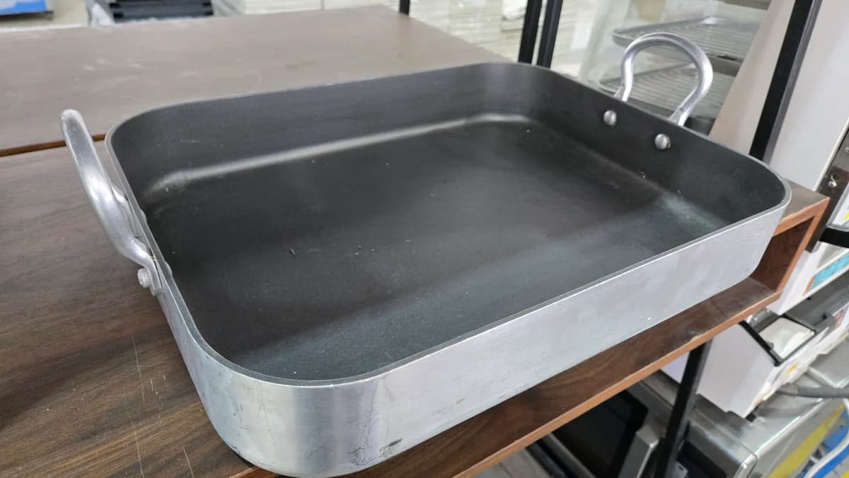 Heavy-Weight Stainless Steel Commercial Roasting Pan | used - Image 3