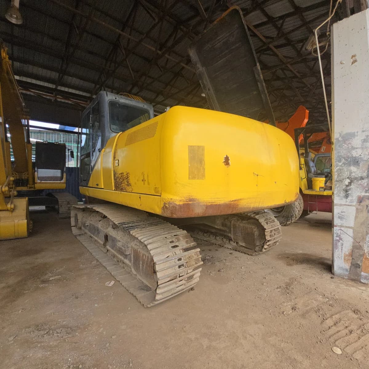 Sumitomo | Excavator | SH220-5 | Used | Unregistered Japan - Image 1