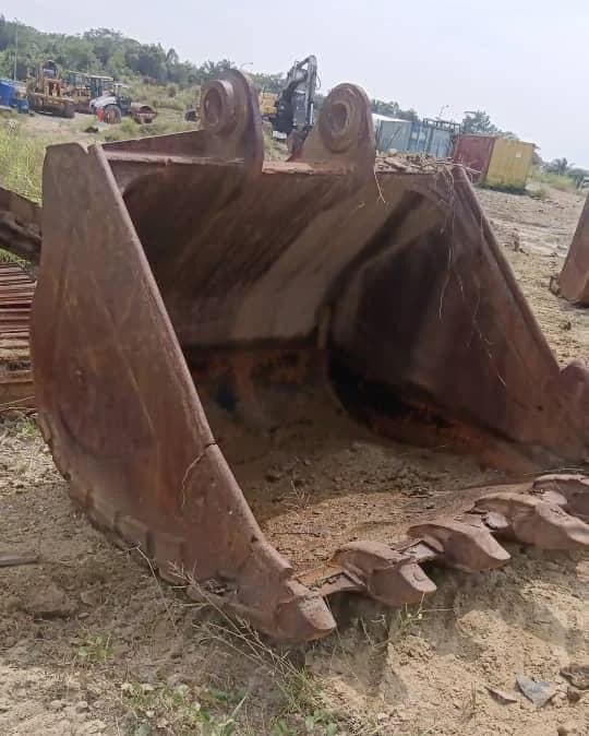 Excavator Bucket Volvo EC480DL Code 04 | Used, Teeth Damaged - Image 3