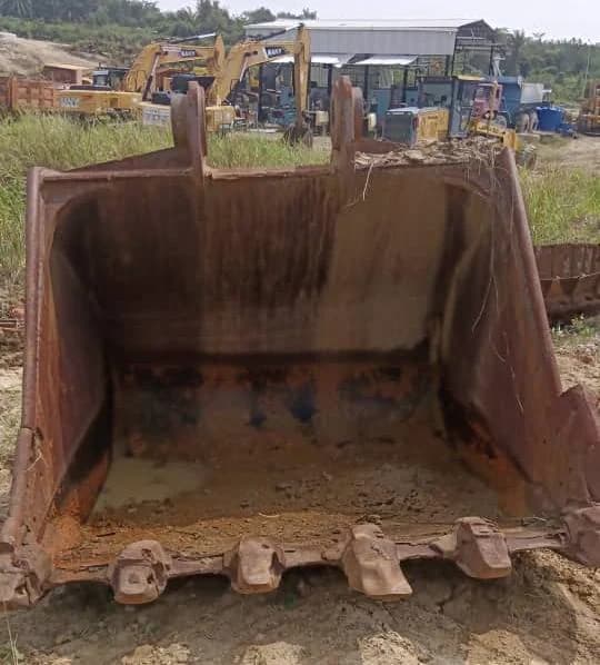 Excavator Bucket Volvo EC480DL Code 04 | Used, Teeth Damaged - Image 4