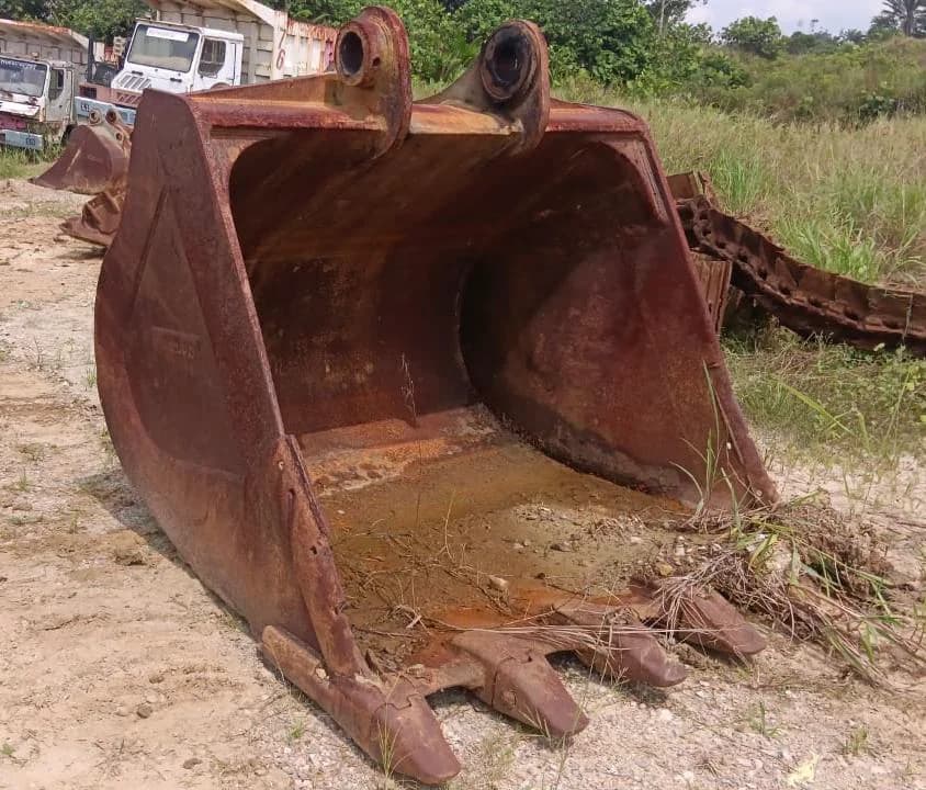 Excavator Bucket Volvo EC480DL Code 06 | Used, Digging Teeth - Image 3