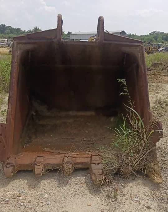 Excavator Bucket Volvo EC700CL Code 02 | Used, Rusted Teeth - Image 4