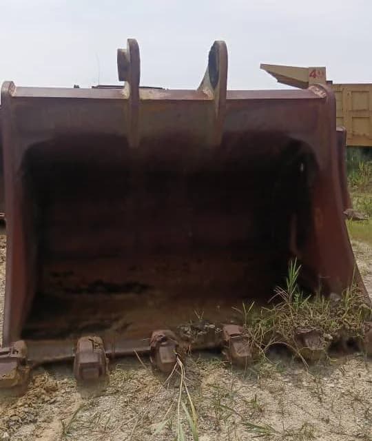 Volvo Excavator Bucket EC700CL 03 | Used, Heavy-Duty - Image 4