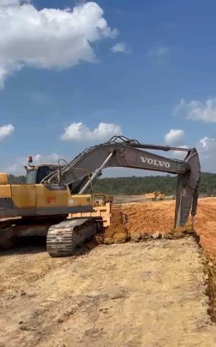 Volvo | Excavator | EC480DL | 2016 | Used | EV133 - Image 2