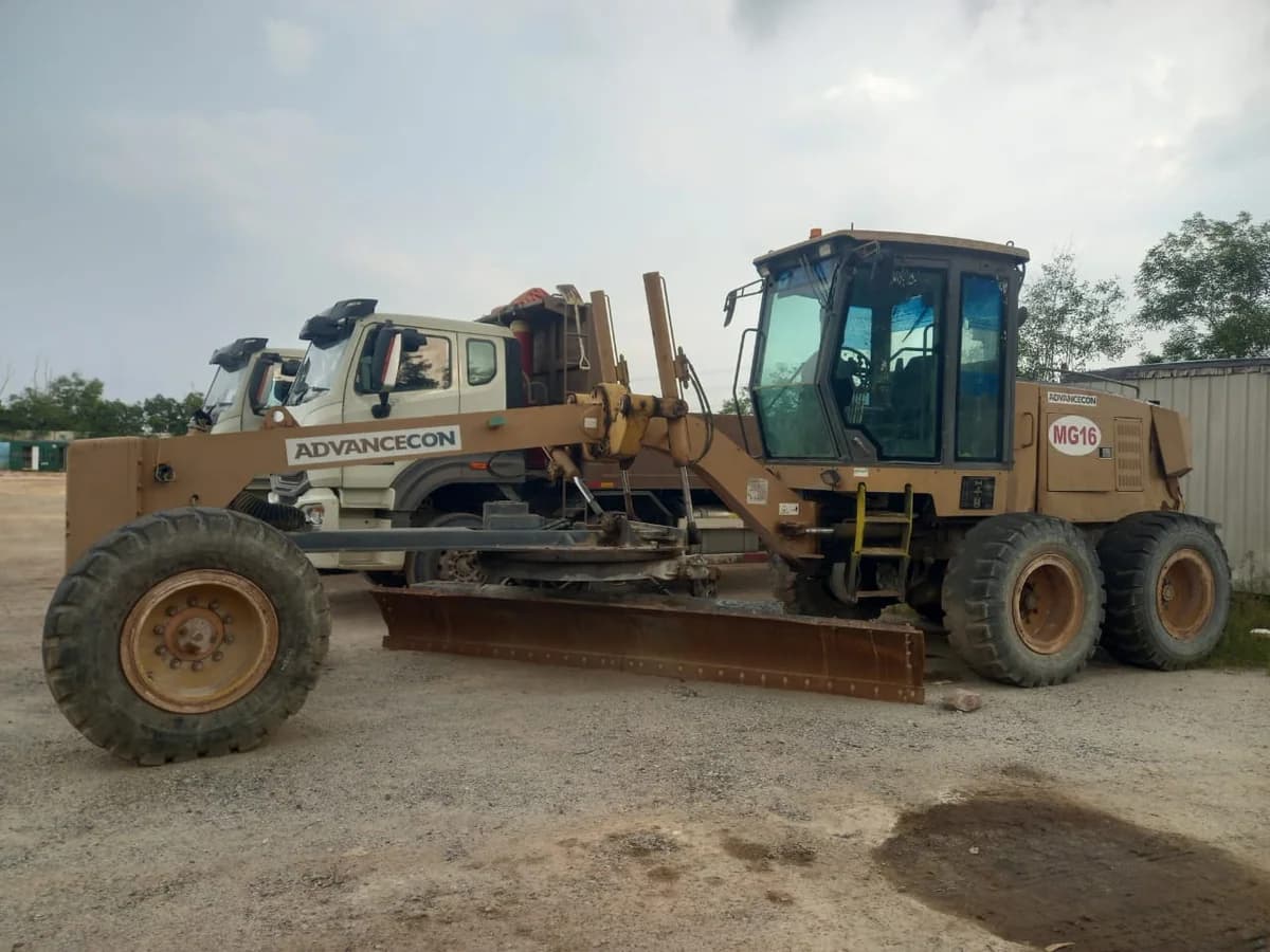 XCMG | Motor Grader | GR215 | 2017 | Used | MG16 - Cover Dented - Image 13