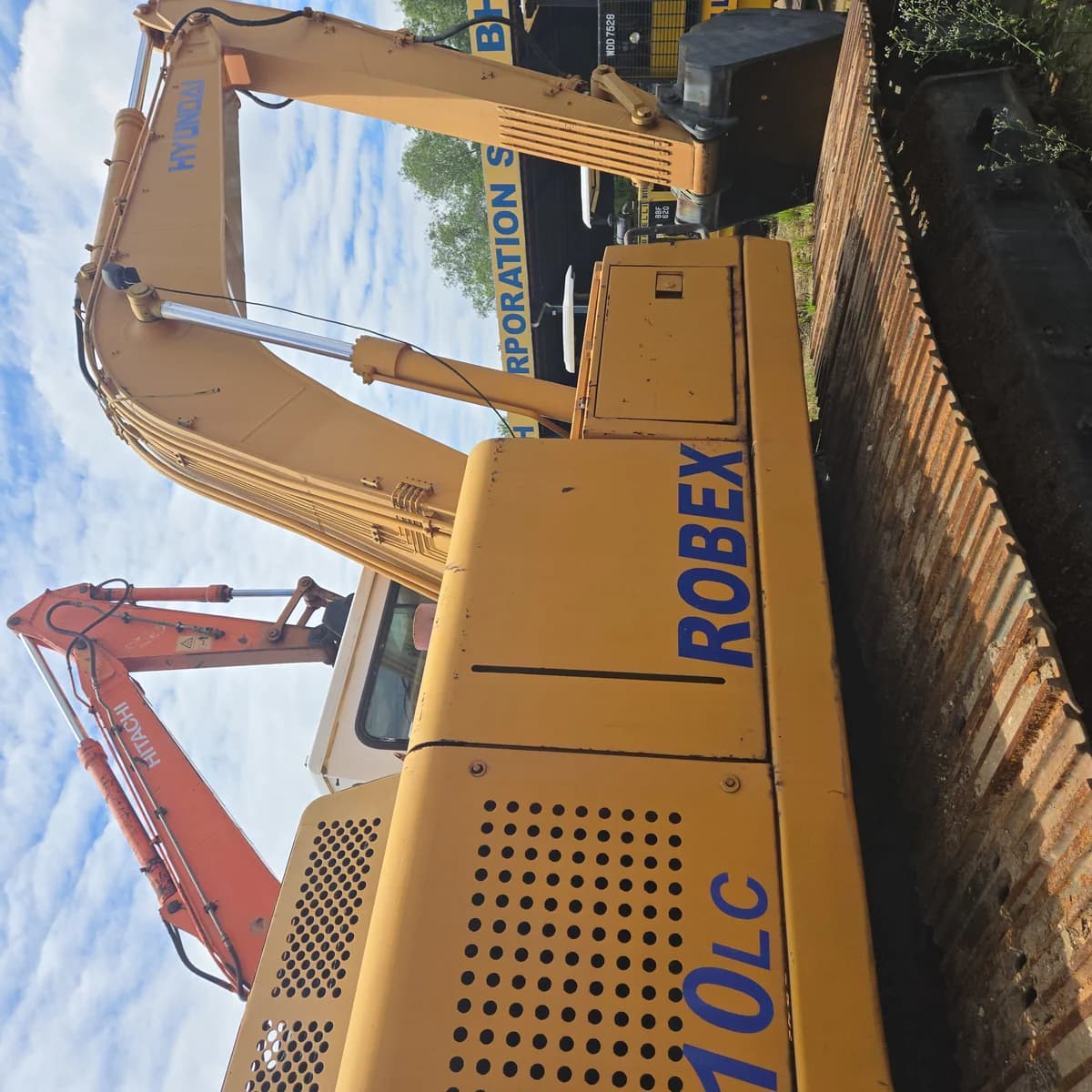 HYUNDAI | Excavator | R210LC | 2016 | unregistered - Image 9